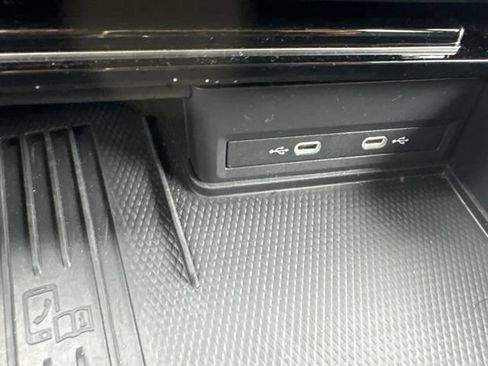 Used 2025 Volkswagen Atlas SE FWD image 34