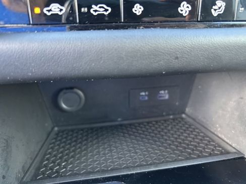 Used 2025 Nissan Pathfinder SV FWD image 44