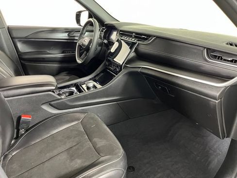 Used 2023 Jeep Grand Cherokee L Laredo AWD/4WD image 41