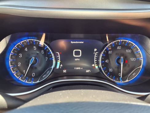Used 2020 Chrysler Pacifica Touring-L Plus w/ S Appearance Package FWD image 13