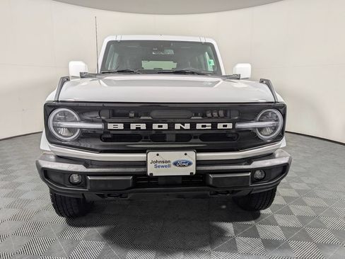 Certified 2025 Ford Bronco Outer Banks AWD/4WD image 3
