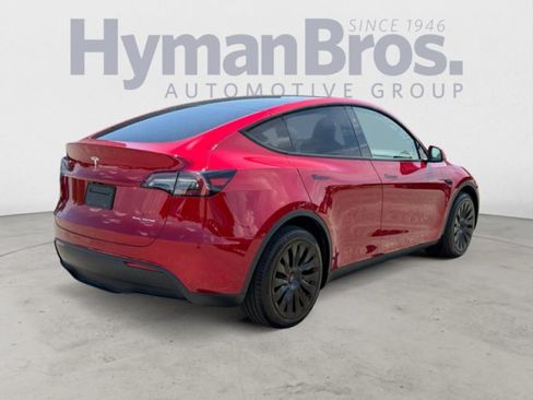 Used 2024 Tesla Model Y Long Range AWD/4WD image 3