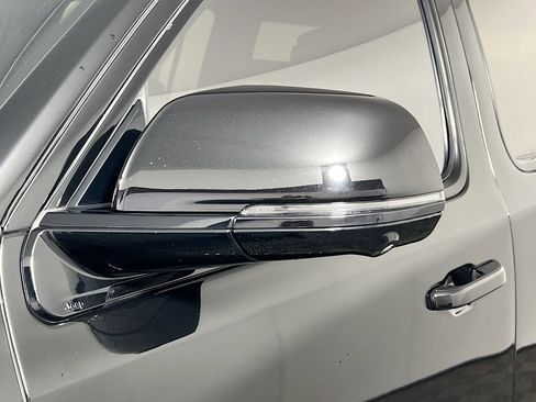 Used 2022 Jeep Grand Wagoneer Series II image 12