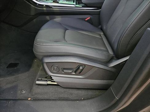 Used 2025 Audi Q8 Premium w/ Black Optic Package AWD/4WD image 4