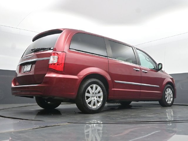 Used 2016 Chrysler Town & Country Touring w/ Driver Convenience Group FWD image 49