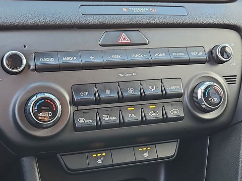 Certified 2022 Kia Sportage LX w/ LX AWD Value Edition Package image 18