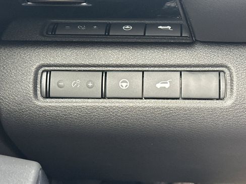 New 2025 Nissan Pathfinder SV w/ SV Premium Package image 32