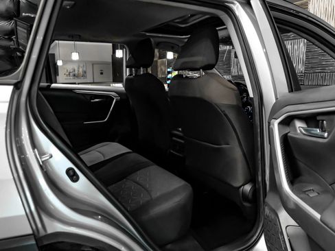 Used 2020 Toyota RAV4 XLE w/ Convenience Package FWD image 40