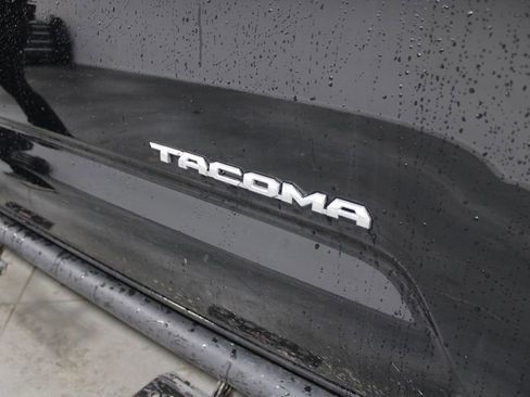 Used 2016 Toyota Tacoma Limited image 13