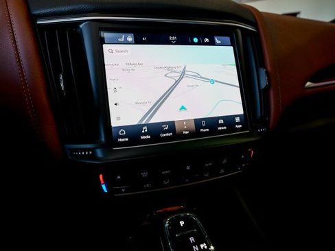 Used 2022 Maserati Levante GT image 38