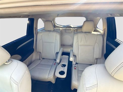 Used 2017 Toyota Highlander XLE image 24