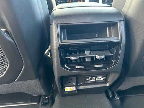 New 2025 Jeep Grand Cherokee Altitude image 23