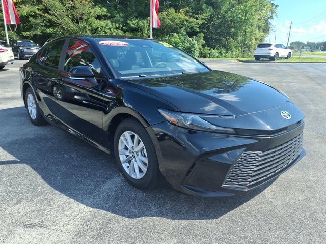 Used 2025 Toyota Camry LE w/ Convenience Package FWD image 1