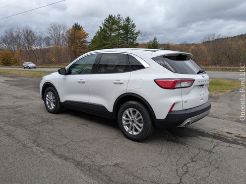 Used 2022 Ford Escape SE w/ Convenience Package image 3