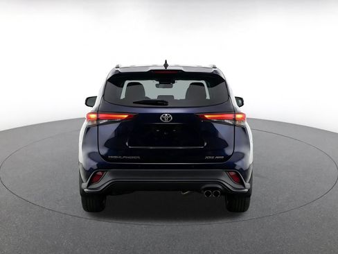Used 2025 Toyota Highlander XSE AWD/4WD image 7
