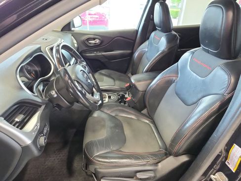 Used 2016 Jeep Cherokee Trailhawk AWD/4WD image 15