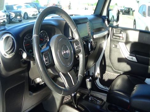 Used 2017 Jeep Wrangler Unlimited Sahara w/ Dual Top Group AWD/4WD image 13