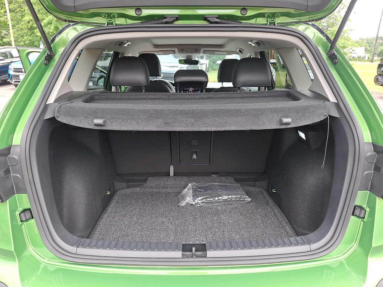 Used 2025 Volkswagen Taos SE FWD image 26