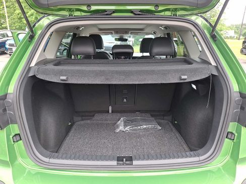 Used 2025 Volkswagen Taos SE FWD image 26
