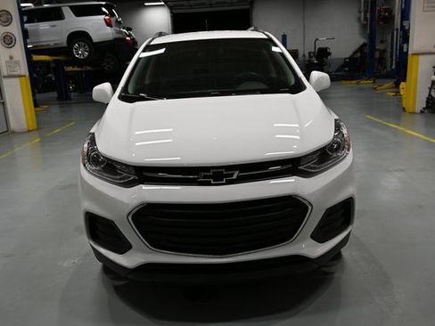 Used 2022 Chevrolet Trax LT w/ Driver Confidence Package image 2