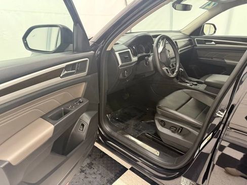 Used 2021 Volkswagen Atlas SE image 19