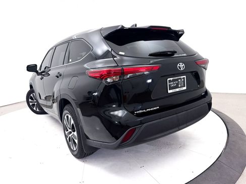 Used 2022 Toyota Highlander XLE FWD image 8