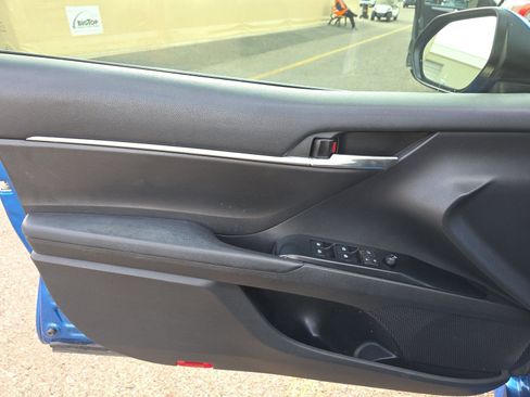 Used 2020 Toyota Camry LE w/ Carpet Mat Package image 16