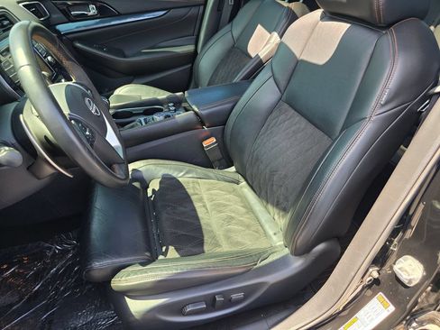 Used 2023 Nissan Maxima SR w/ Sport Mat Group FWD image 18