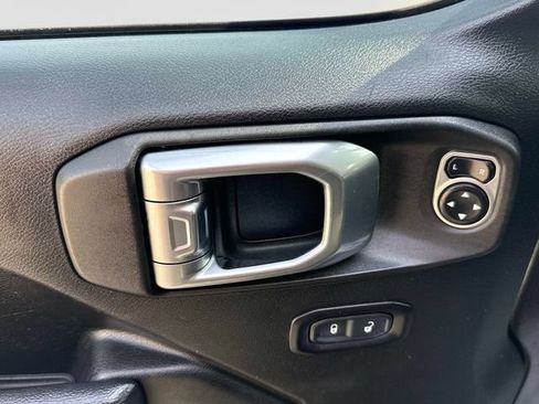 Used 2018 Jeep Wrangler Unlimited Sport S AWD/4WD image 13