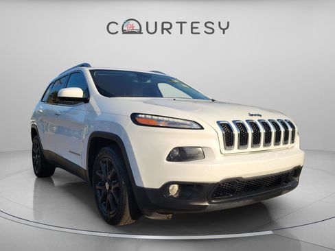 Used 2016 Jeep Cherokee Latitude image 7