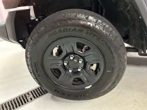 Used 2024 Jeep Wrangler Sport image 9