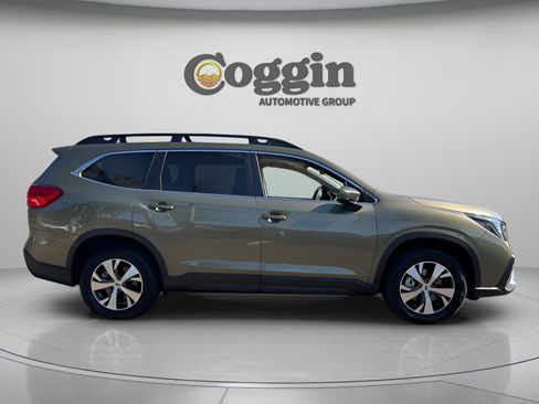 Used 2025 Subaru Ascent Premium w/ Premium Package image 6