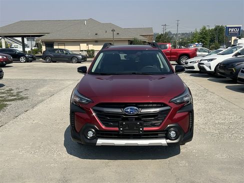 Used 2025 Subaru Outback Limited AWD/4WD image 2