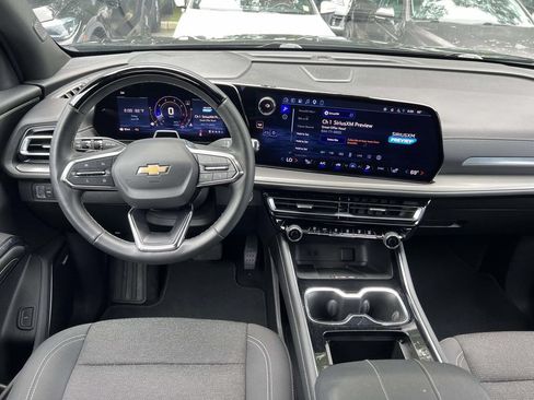 Used 2024 Chevrolet Traverse LT w/ Enhanced Driving Package FWD image 11