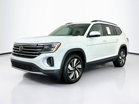 Used 2025 Volkswagen Atlas SE AWD/4WD image 3