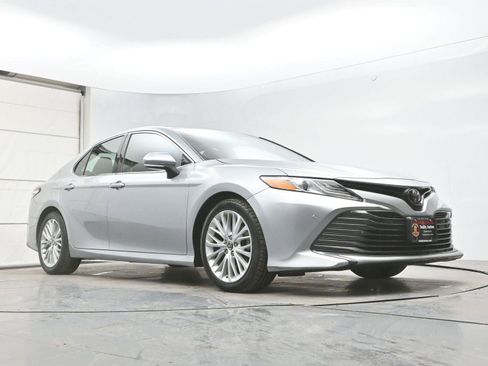 Used 2018 Toyota Camry XLE image 24