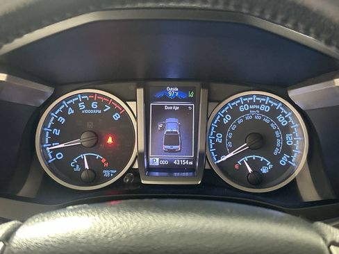 Used 2020 Toyota Tacoma SR5 RWD image 15