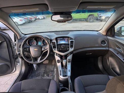 Used 2015 Chevrolet Cruze LT image 20