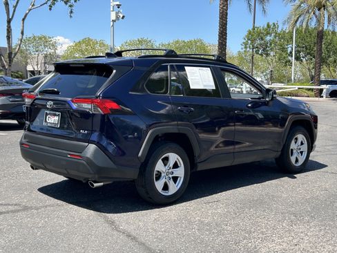 Used 2019 Toyota RAV4 XLE w/ Convenience Package FWD image 4