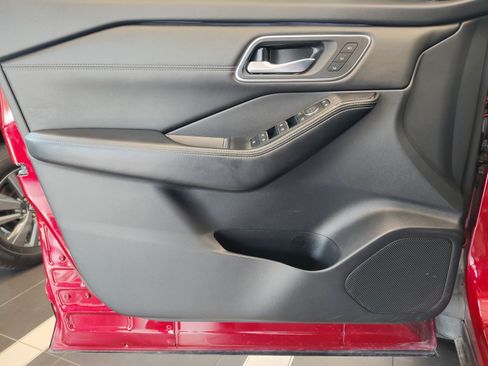 Certified 2024 Nissan Rogue Platinum w/ Platinum Premium Package FWD image 31