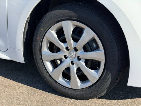 Used 2025 Toyota Corolla LE FWD image 17