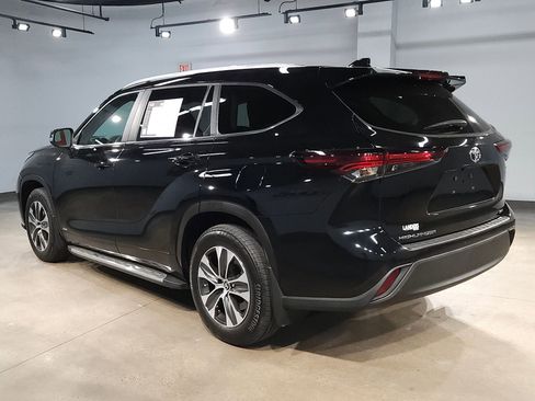 Certified 2025 Toyota Highlander XLE image 5