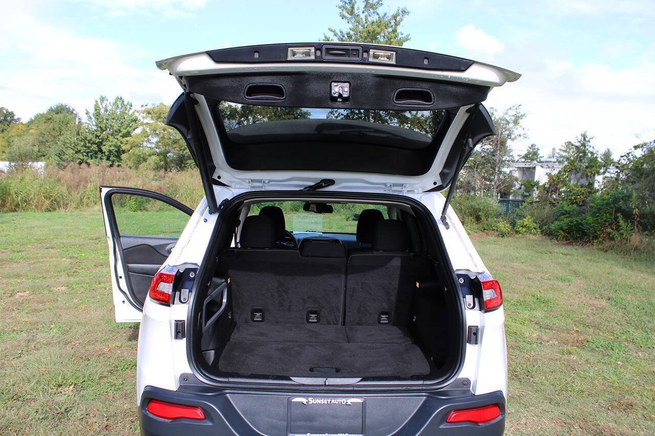 Used 2015 Jeep Cherokee Latitude w/ Comfort/Convenience Group AWD/4WD image 38