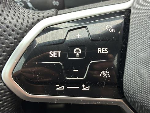 Used 2024 Volkswagen Tiguan SE R-Line w/ MDO Package, Three-Row FWD image 33