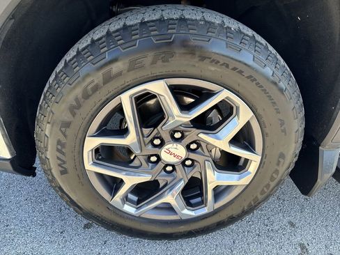 Certified 2023 GMC Sierra 1500 SLT w/ SLT Premium Package image 36