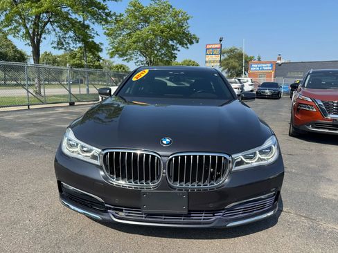 Used 2017 BMW 750i xDrive image 2