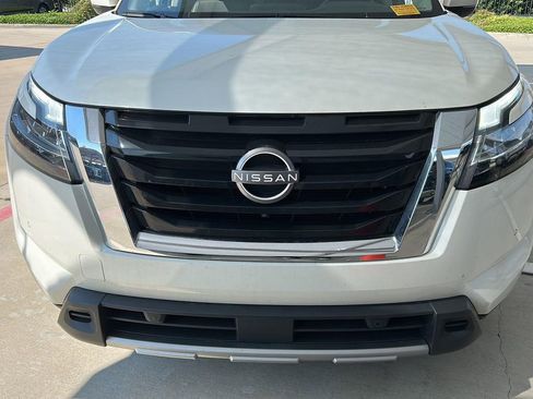 Used 2023 Nissan Pathfinder SL image 1