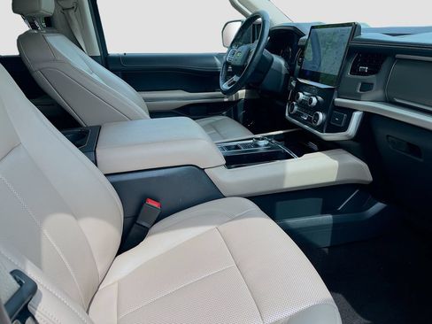 Used 2023 Ford Expedition XLT RWD image 32