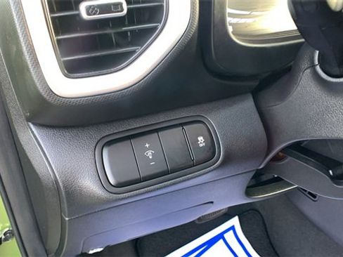 Used 2023 Hyundai Venue SEL image 11