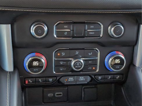 Used 2023 GMC Yukon SLT w/ SLT Premium Package image 24